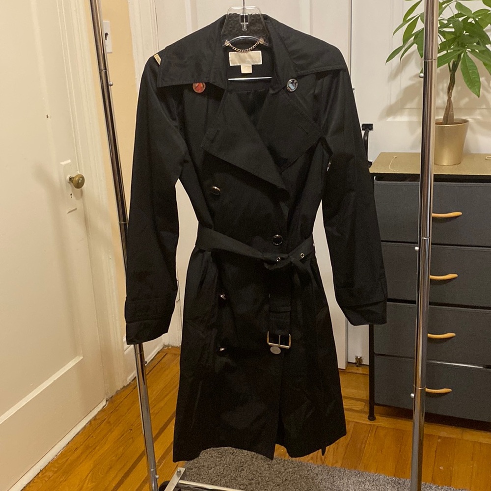 Michael Kors trench coat. Size Xs. Midi size